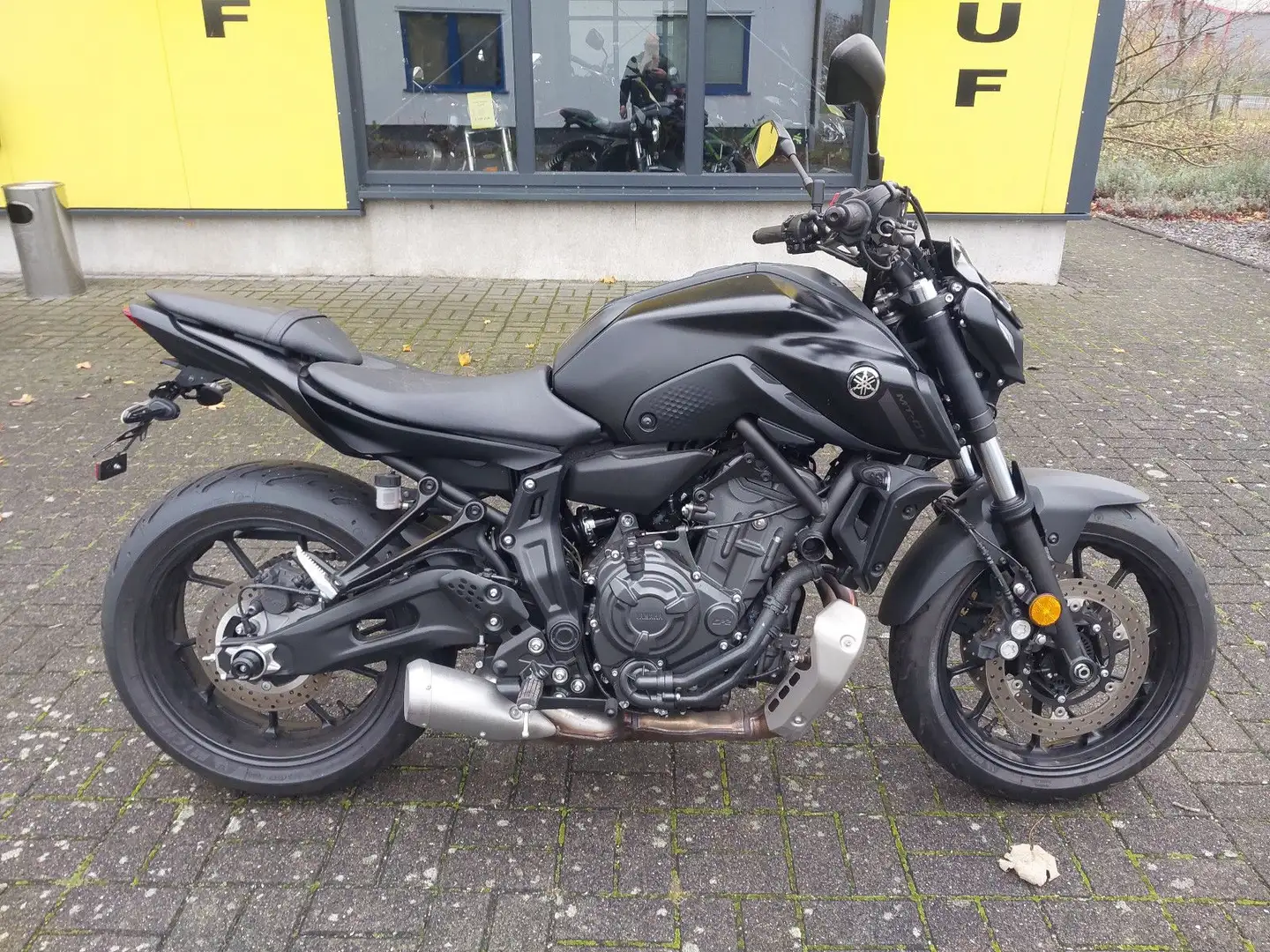 Yamaha MT-07 Schwarz - 1