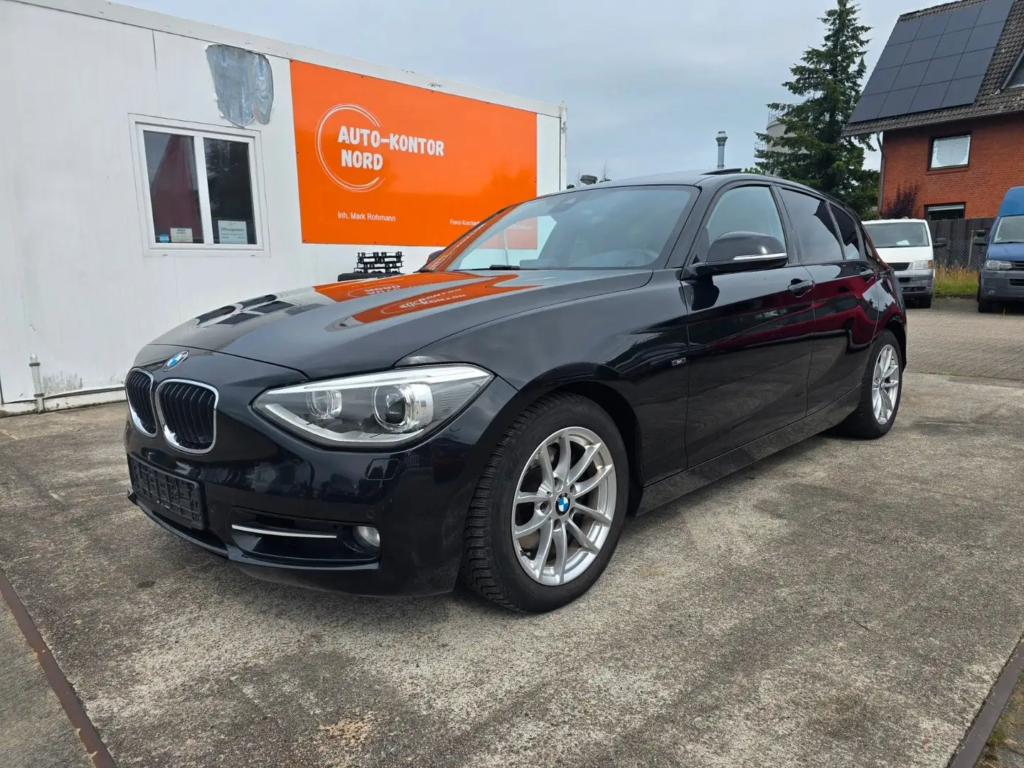 BMW 120 d Automatik Sport Kamera Schiebedach Zwart - 1