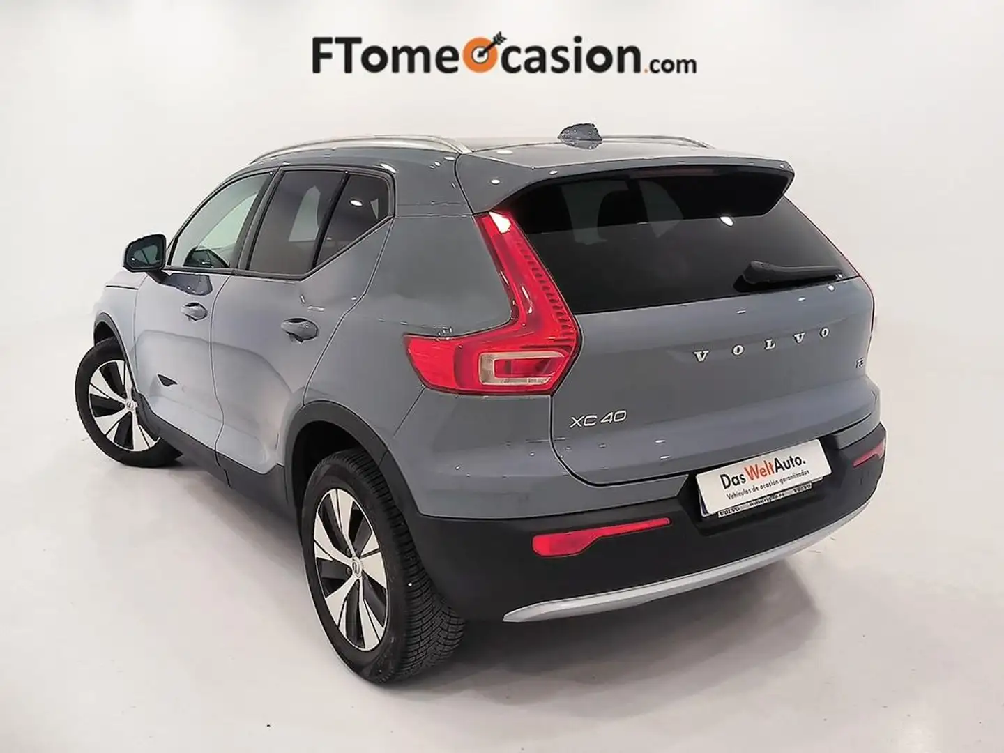 Volvo XC40 T2 Momentum Pro Aut. Grijs - 2