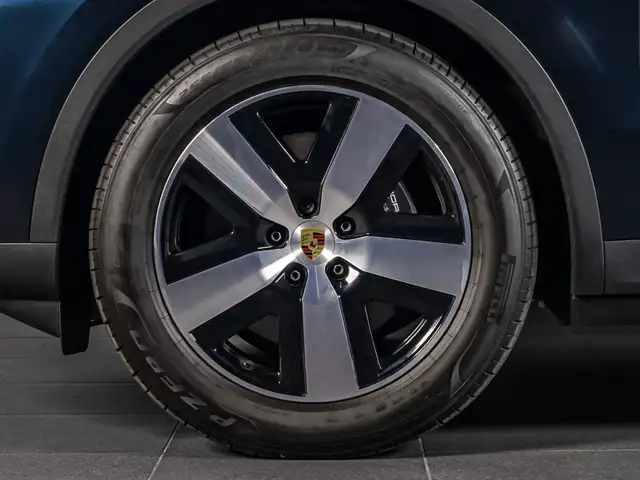 Porsche Cayenne view 6
