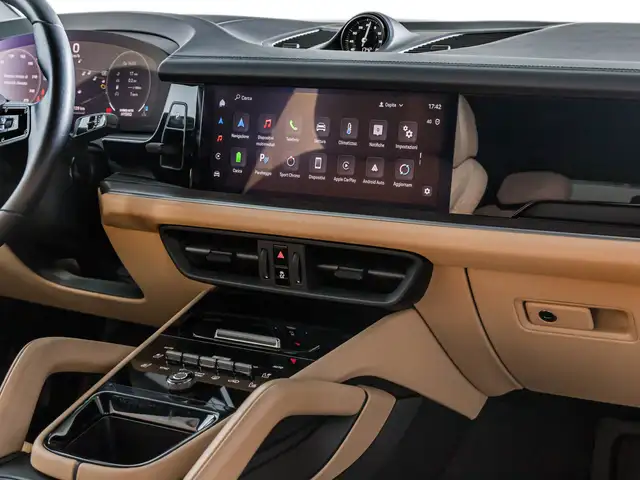 Porsche Cayenne view 10