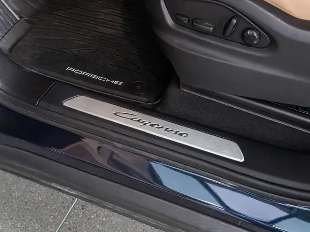Porsche Cayenne view 12