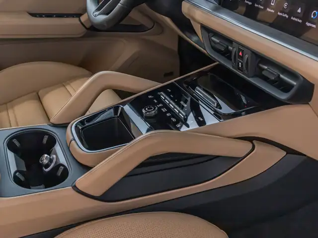 Porsche Cayenne view 14