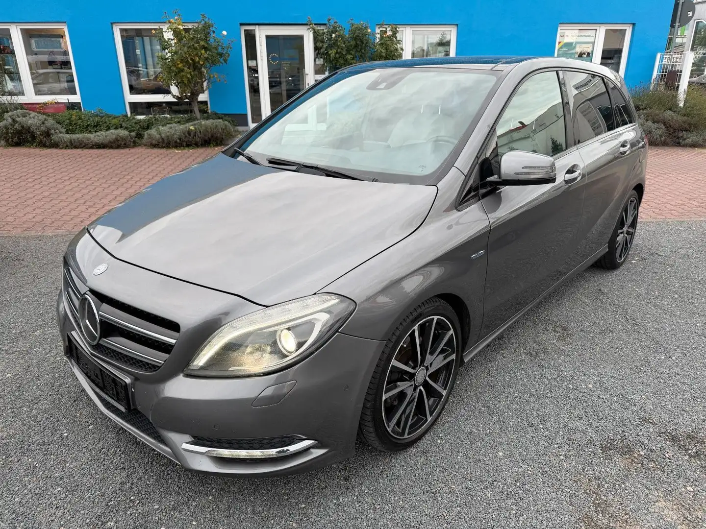 Mercedes-Benz B 200 BlueEFFICIENCY Sports Tourer Automatik Grau - 1