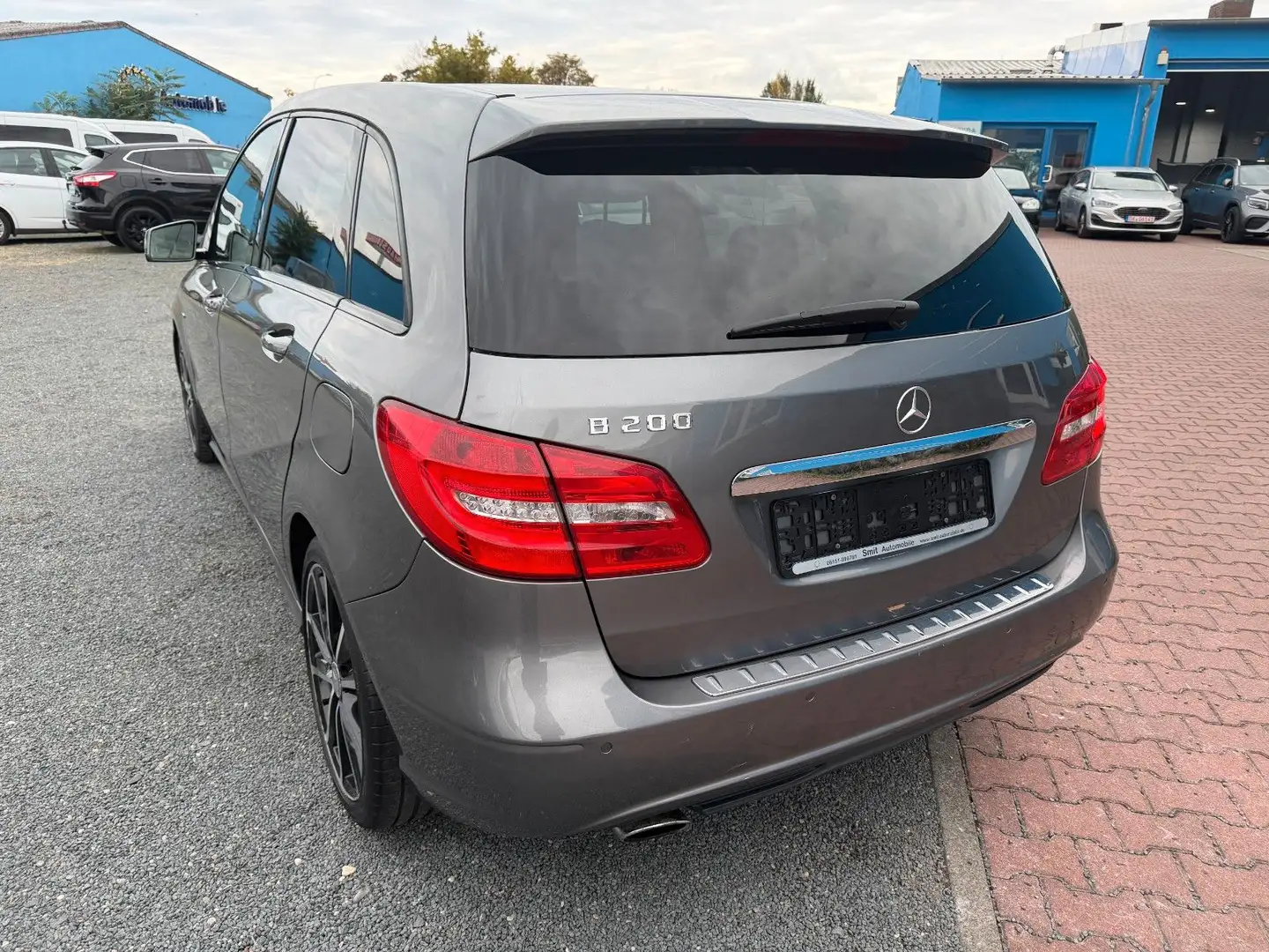 Mercedes-Benz B 200 BlueEFFICIENCY Sports Tourer Automatik Grau - 2