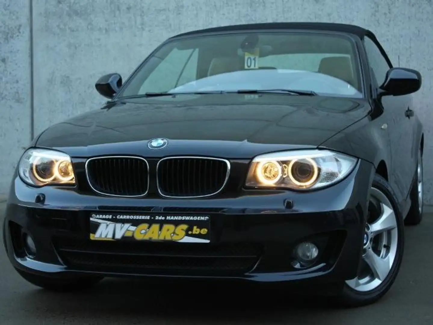 BMW 118 118i Cabrio/Xenon/Leder/navi/multistuur Zwart - 1