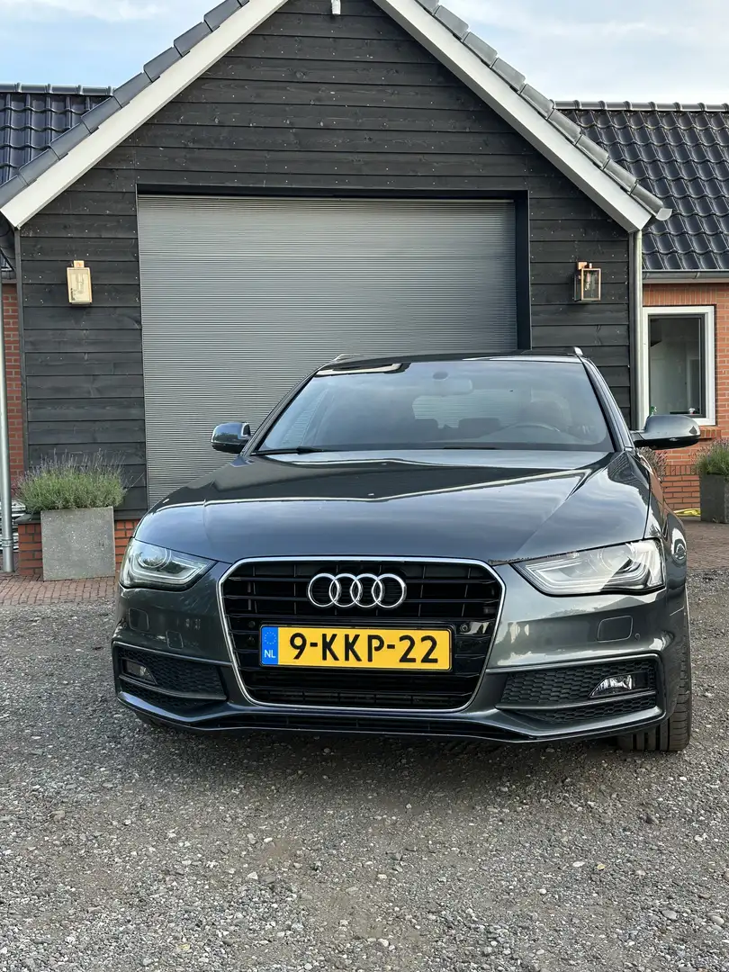 Audi A4 1.8 TFSI S Edition Grijs - 1