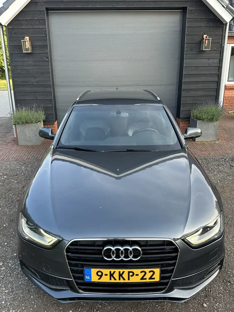 Audi A4 1.8 TFSI S Edition Grijs - 2
