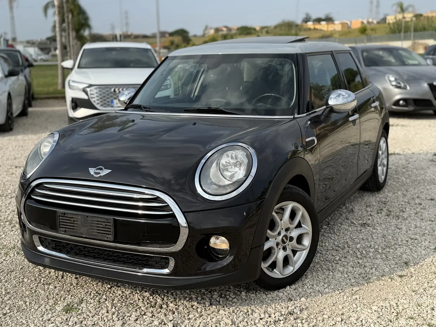 MINI Cooper D 1.5 Business 5p auto Euro 6 tetto garanzia 12 mesi Nero - 2
