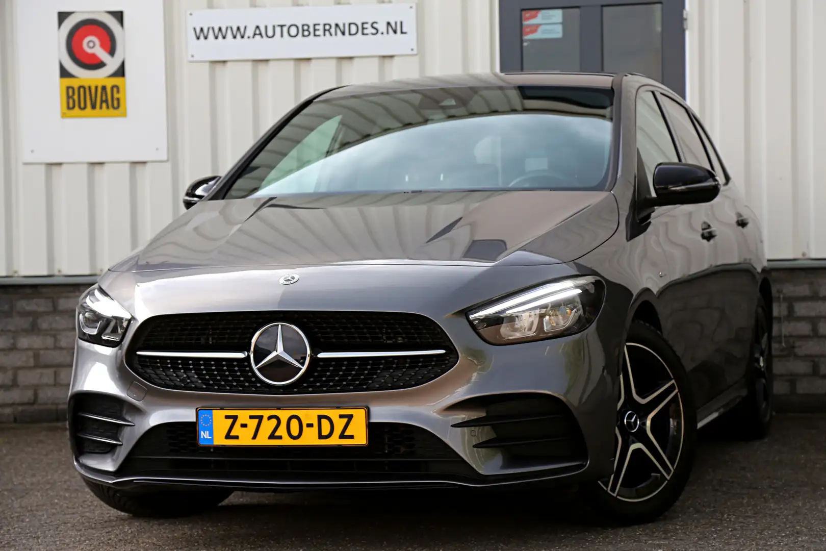 Mercedes-Benz B 250 e AMG*Perfect Onderh.*Night pakket/Half Leder/Stoe Grijs - 1