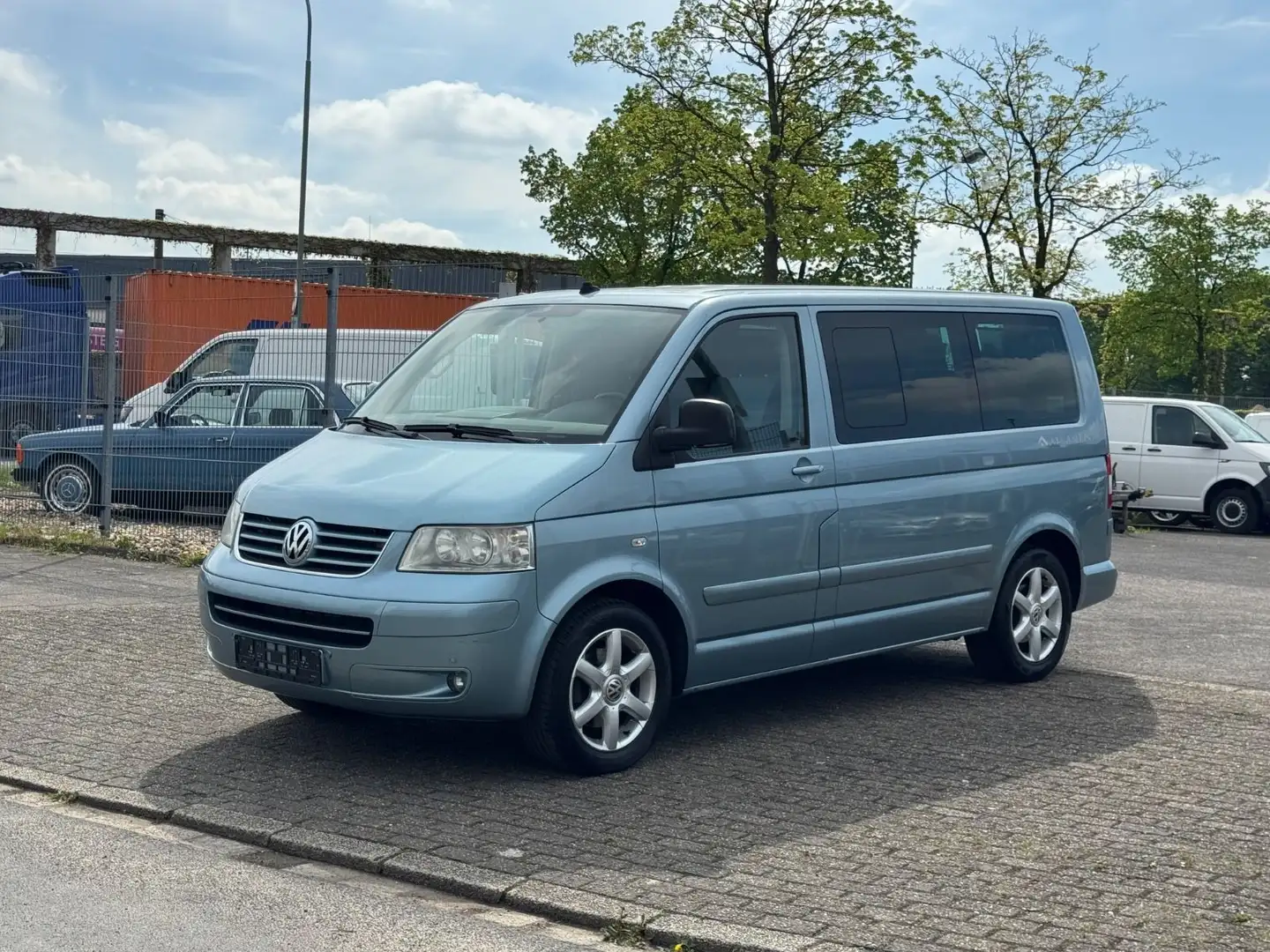 Volkswagen T5 Multivan Bus Atlantis*4Motion*2.5TDI*AHK*SHZ* Blau - 1