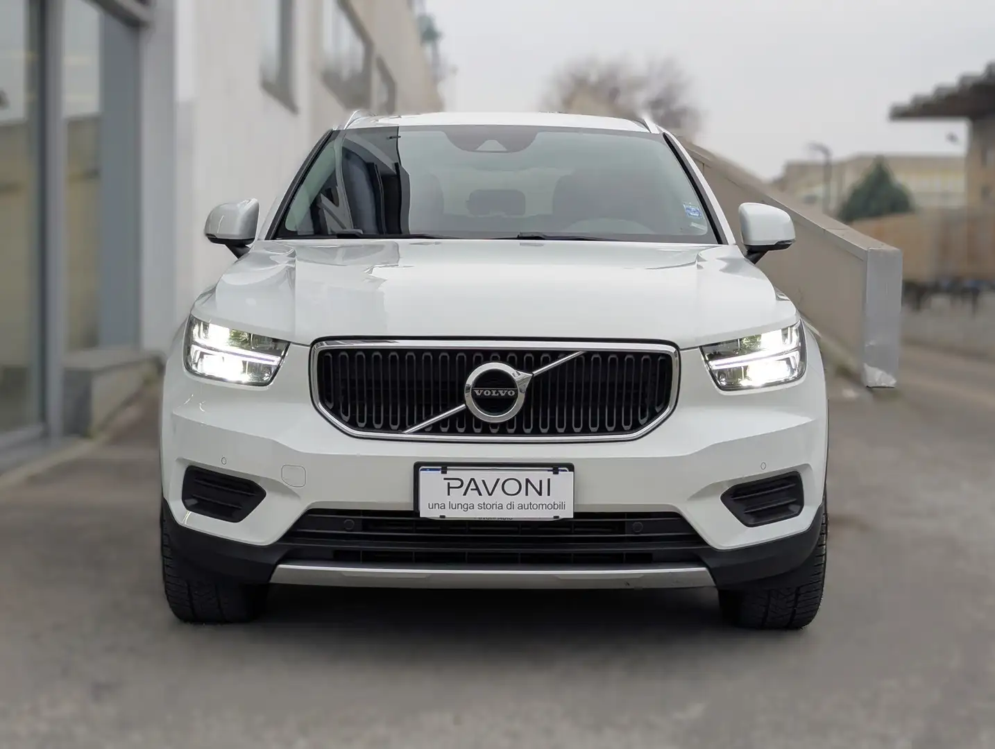 Volvo XC40 *DIESEL 4WD* XC40 2.0 D3 Business Plus Geartronic Weiß - 1