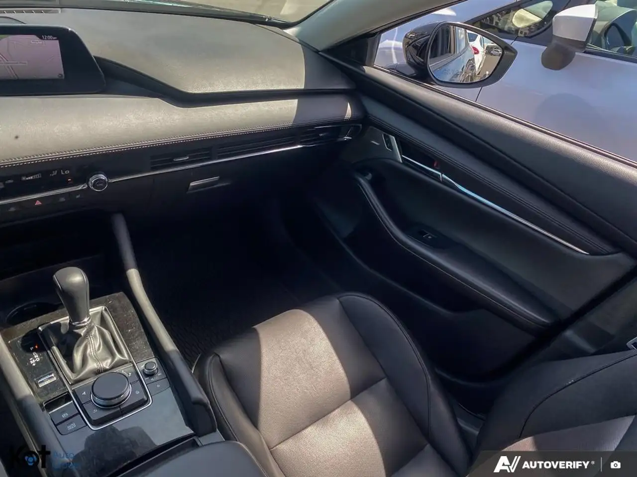 Mazda 3 снимка Mazda 3