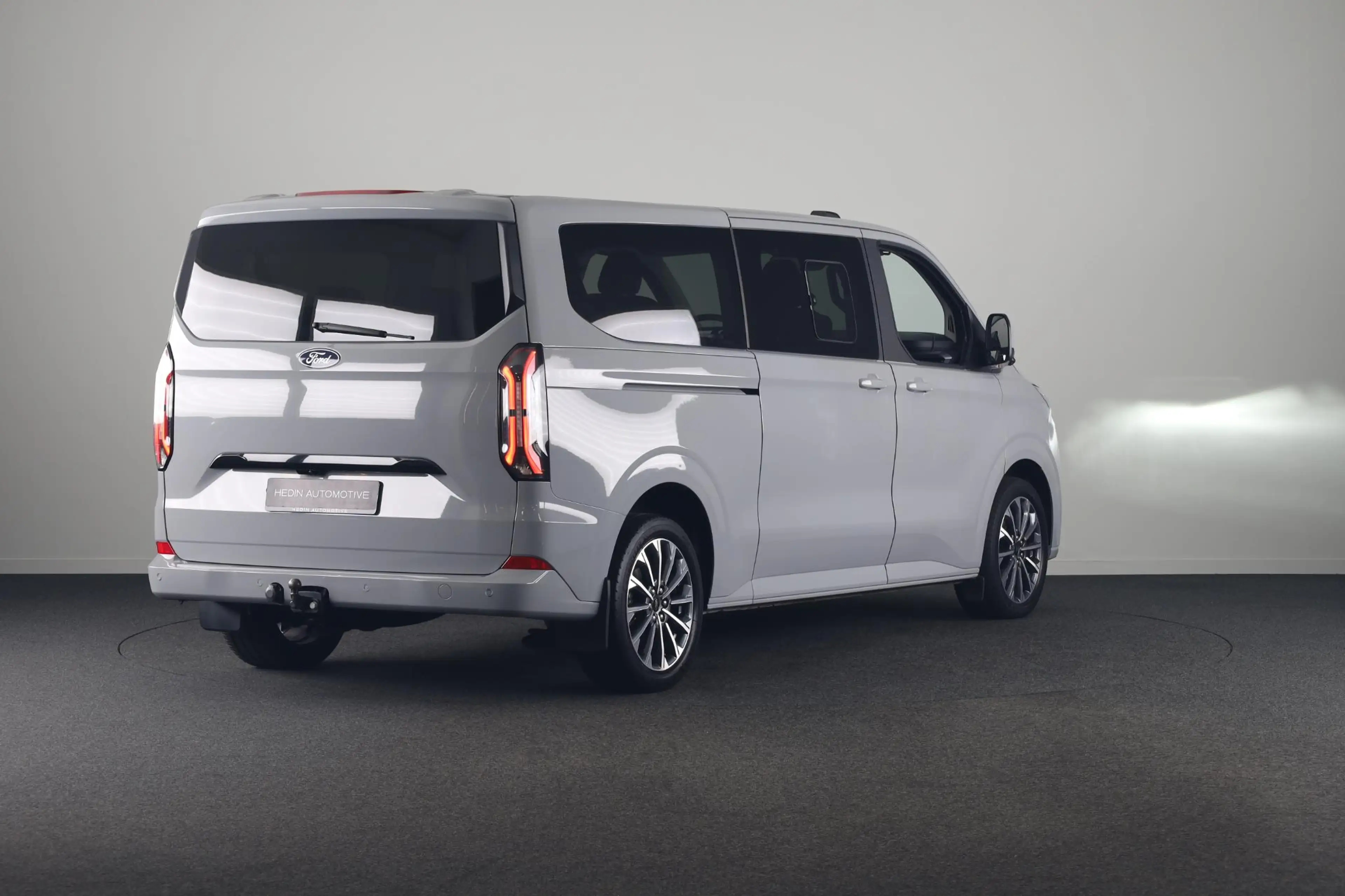 Ford Transit Custom Tourneo 340 2.5 PHEV L2H1 Titanium X | Trekhaak | — photo 2