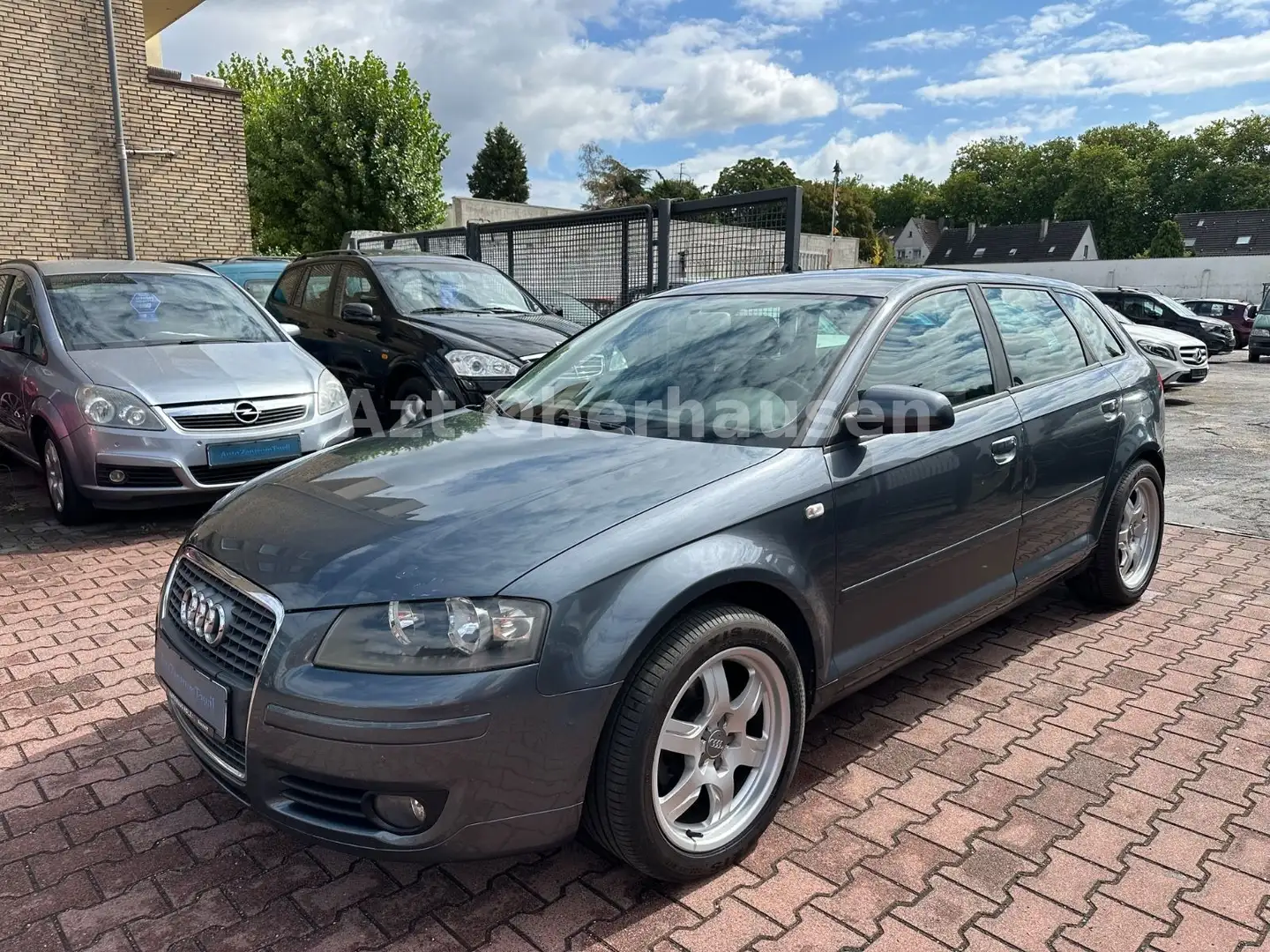 Audi A3 Sportback 2.0 TDI Attraction*AUTOMATIK* Grau - 2