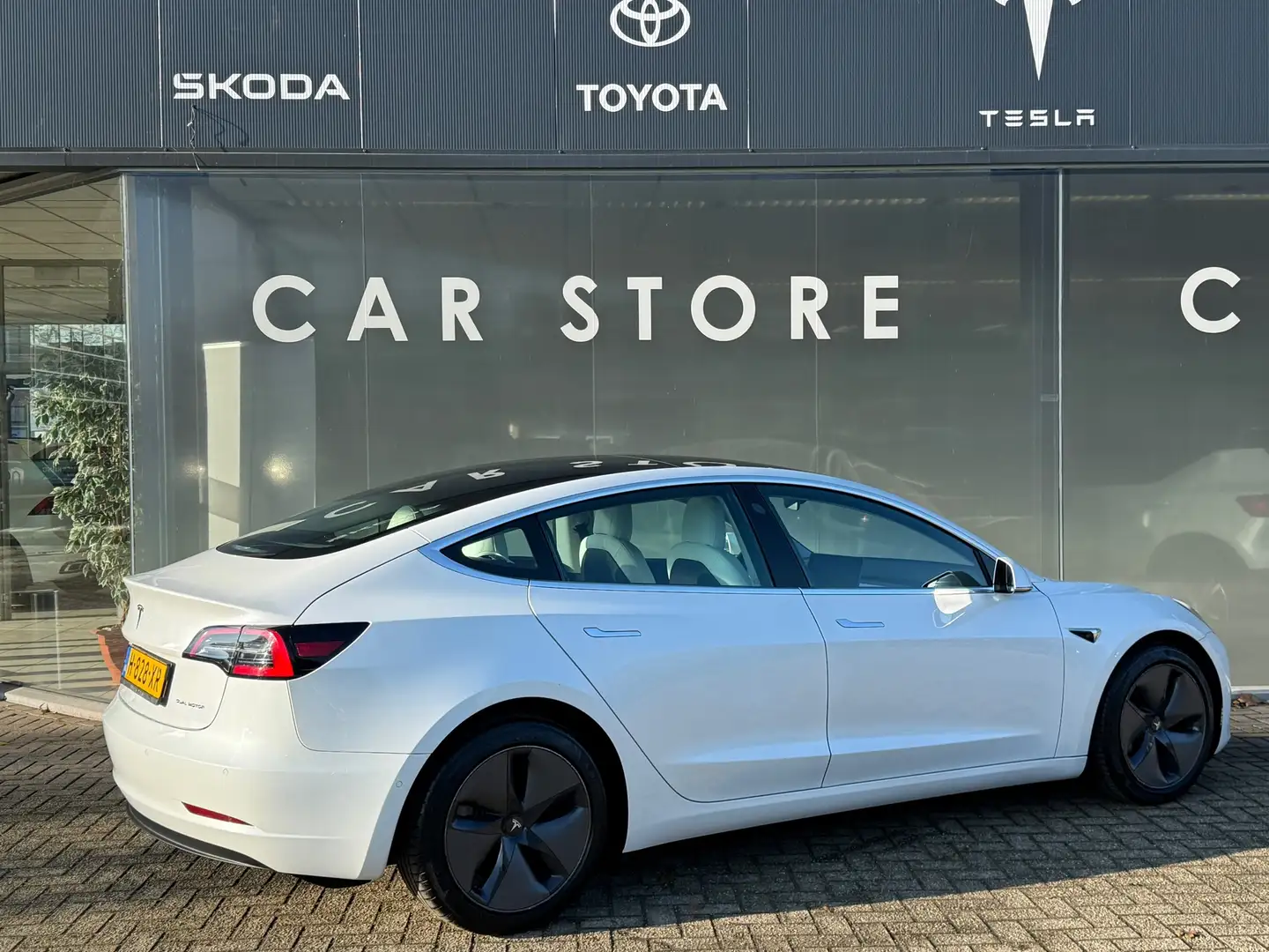 Tesla Model 3 Long Range AWD 75 kWh 92% SOH Trekhaak Autopilot Wit - 2