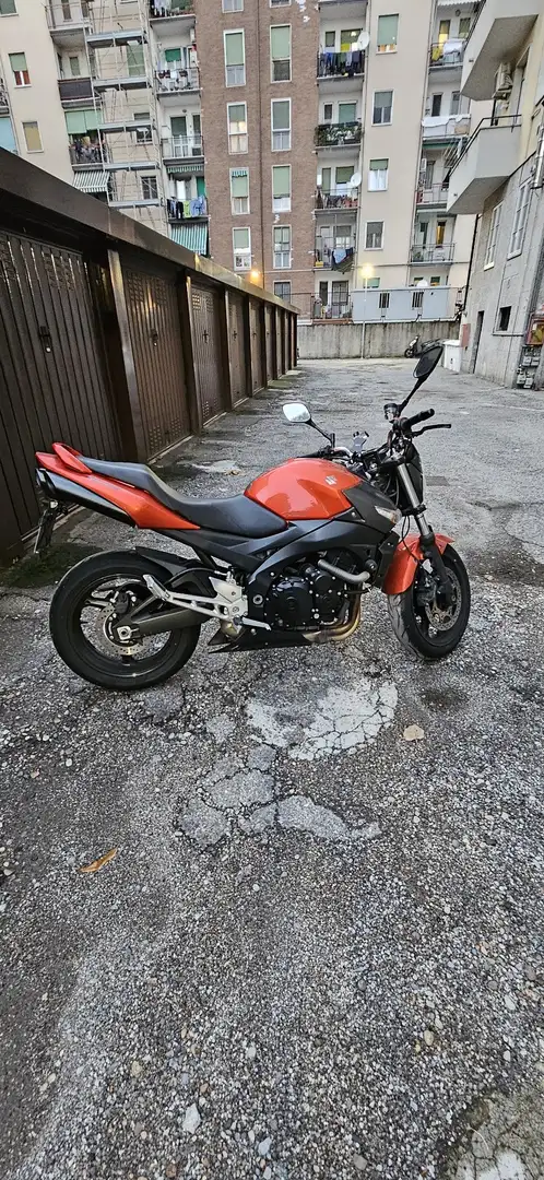 Suzuki GSR 600 Roşu - 1