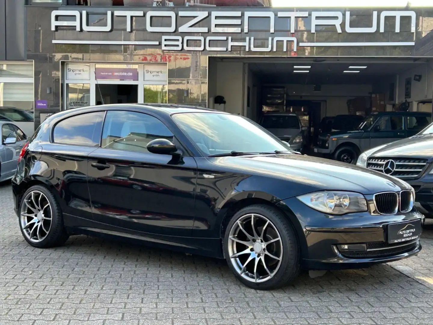 BMW 118 i Lim. Klimaaut. Sitzheizung PDC Schwarz - 1