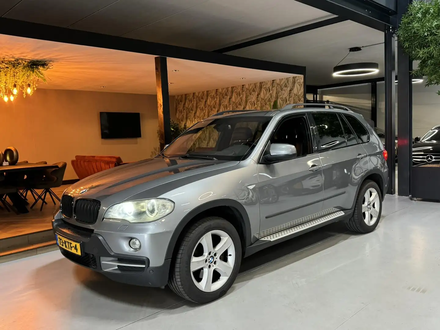 BMW X5 XDrive30d High Executive Pano Memory Xenon Trekhaa Grijs - 2