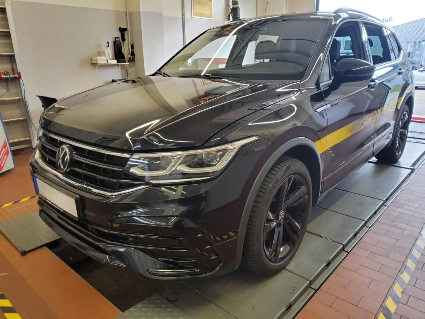 Volkswagen Tiguan Allspace 2.0 TSI R-Line 4Motion*AHK* Schwarz - 2