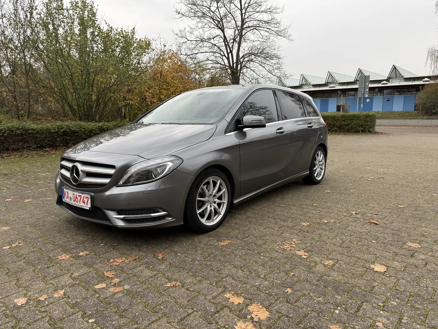 Mercedes-Benz B 180 Sehr Gepflegt Grau - 1