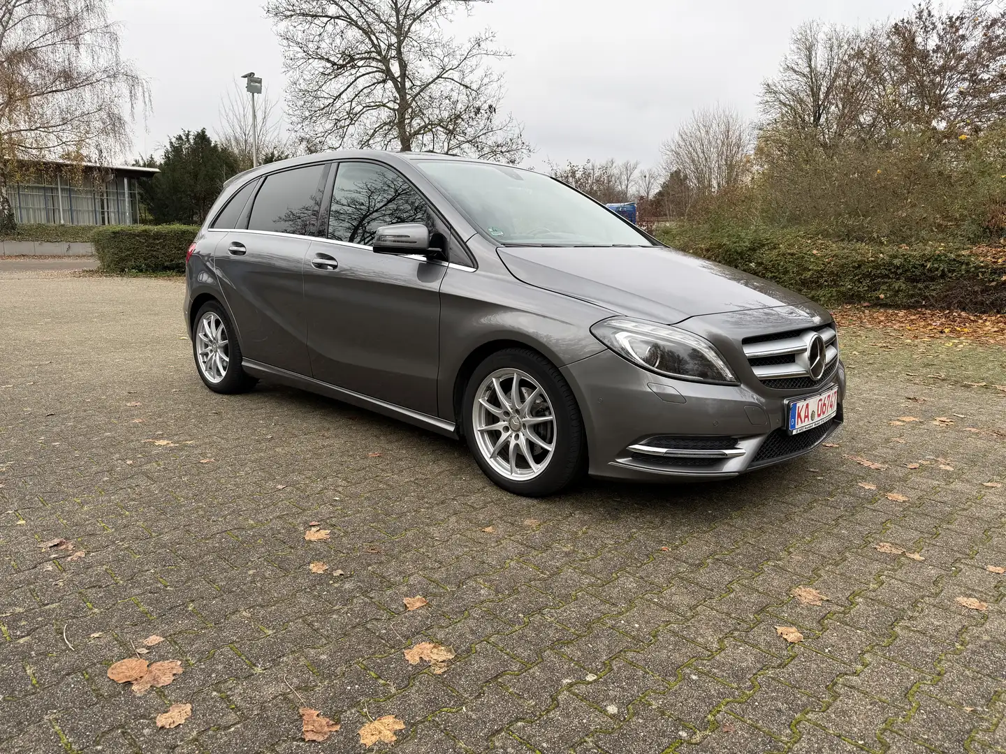 Mercedes-Benz B 180 Sehr Gepflegt Grau - 2
