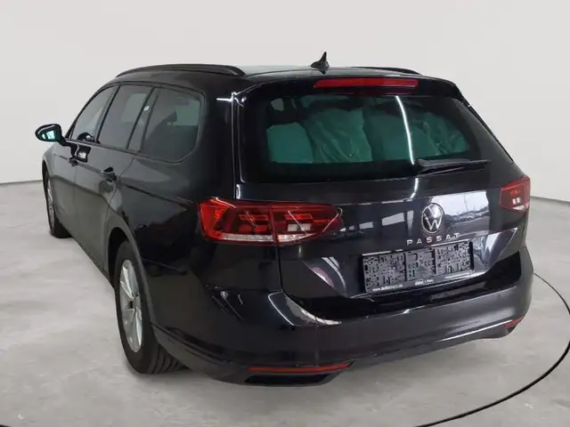 Volkswagen Passat view 5
