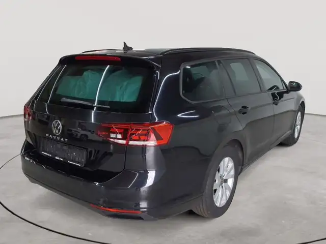 Volkswagen Passat view 4
