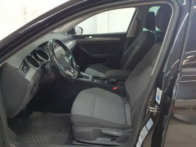 Volkswagen Passat view 7