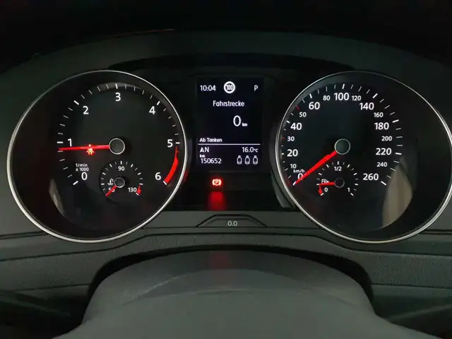 Volkswagen Passat view 11