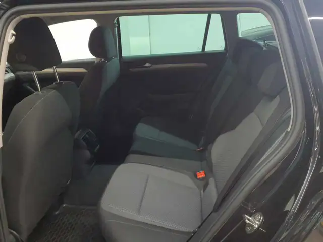 Volkswagen Passat view 13