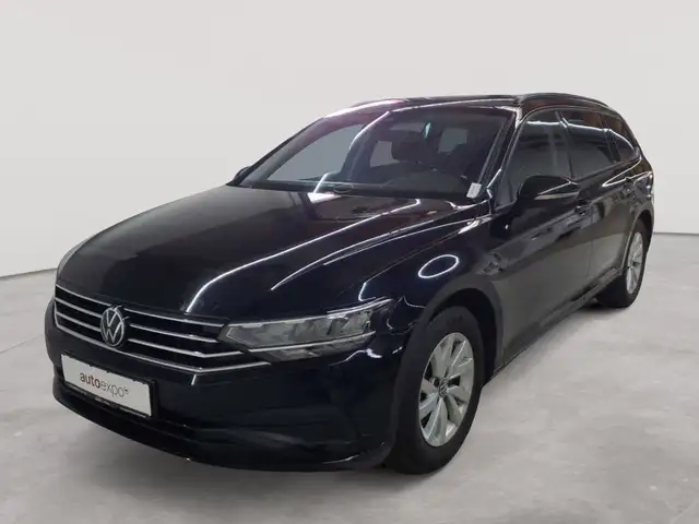 Volkswagen Passat view 2