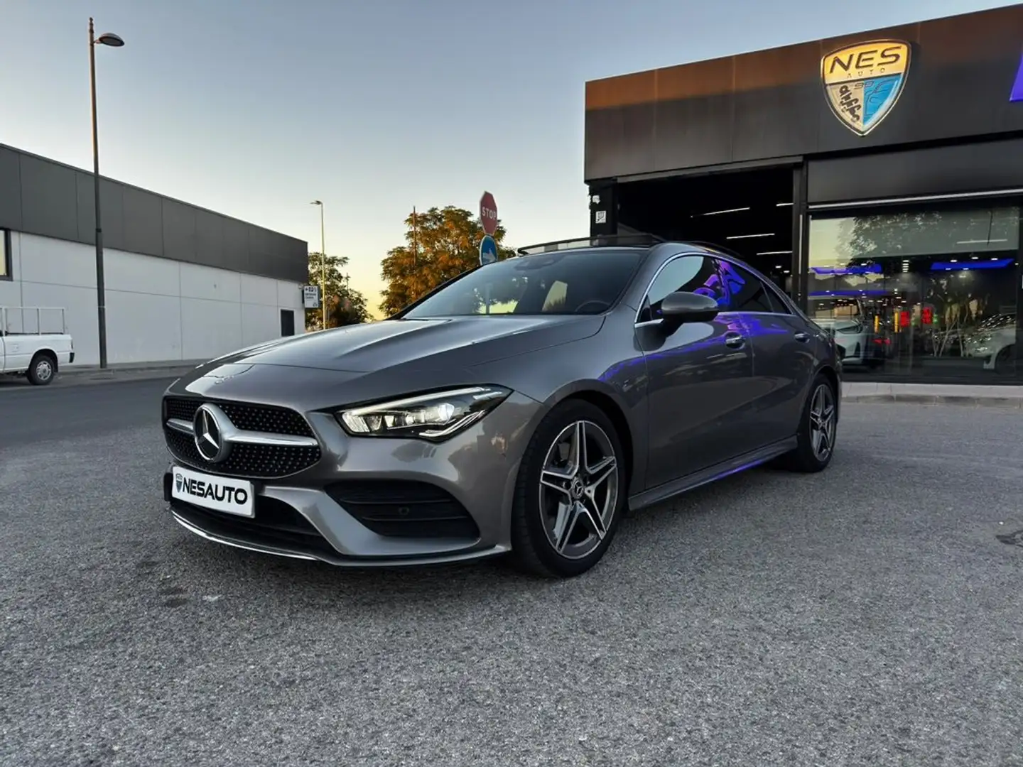Mercedes-Benz CLA 200 Gris - 2