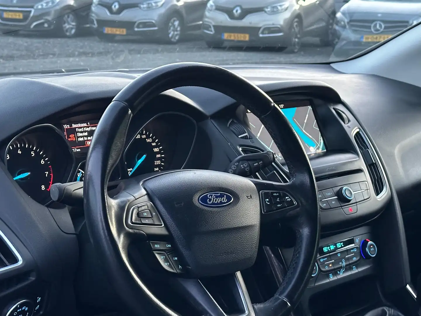 Ford Focus Wagon 1.0 TitaniumNAVI/CAMERA/CRUISE Grijs - 2