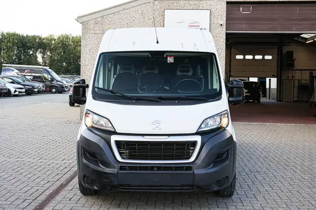 Peugeot Boxer view 2