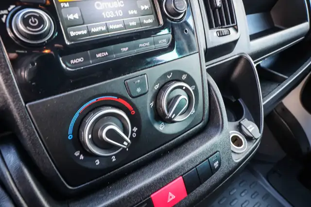Peugeot Boxer view 14