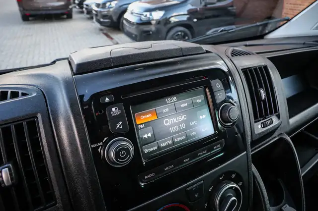 Peugeot Boxer view 13