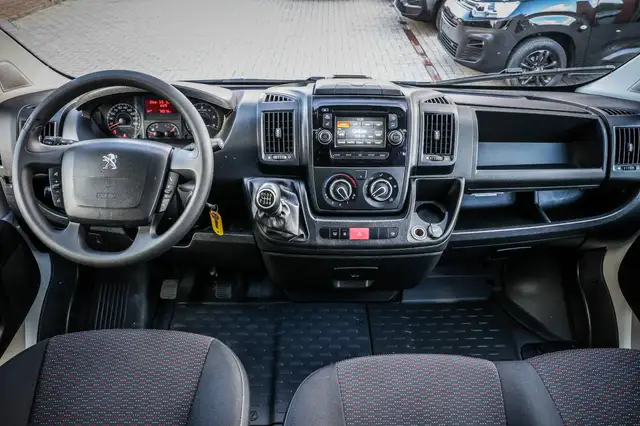Peugeot Boxer view 16