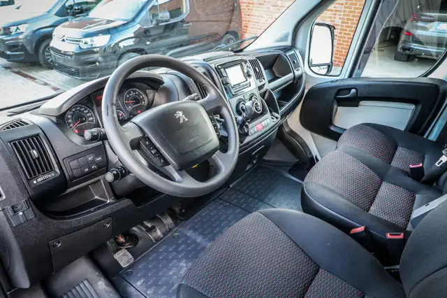 Peugeot Boxer view 9