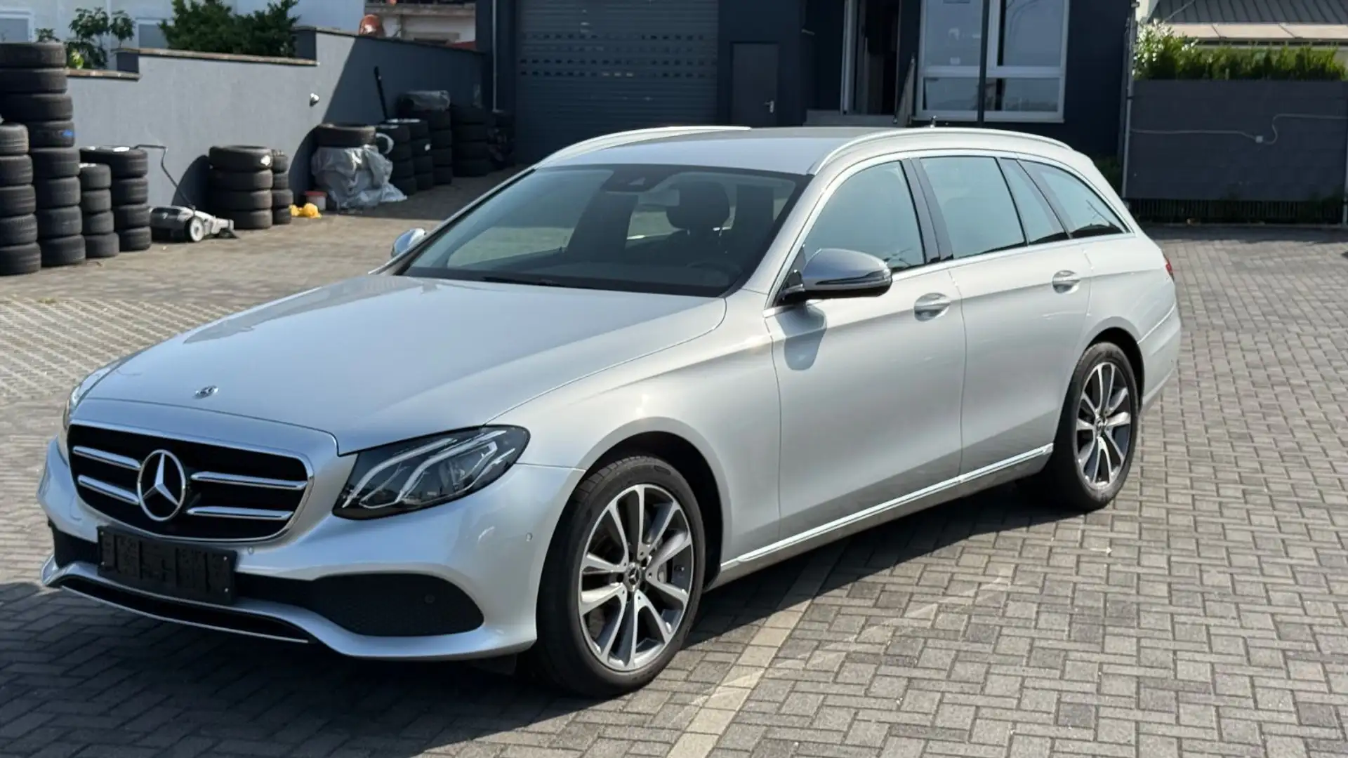 Mercedes-Benz E 300 de T-Modell *AVANTGARDE*NAVI*LEDER*60TKM* Silber - 2