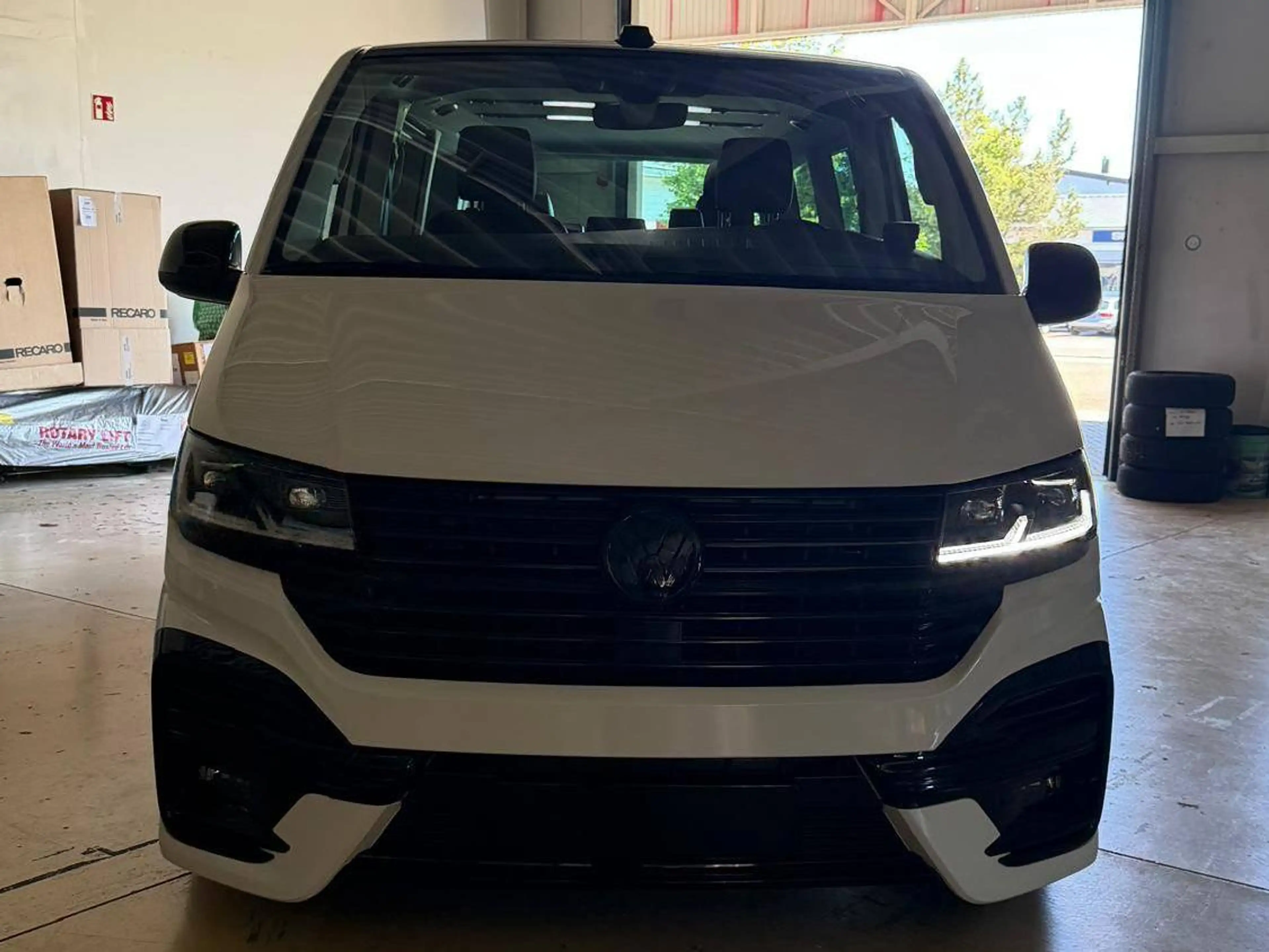 Volkswagen T6.1 Multivan Multivan Edition 4MOTION — photo 4