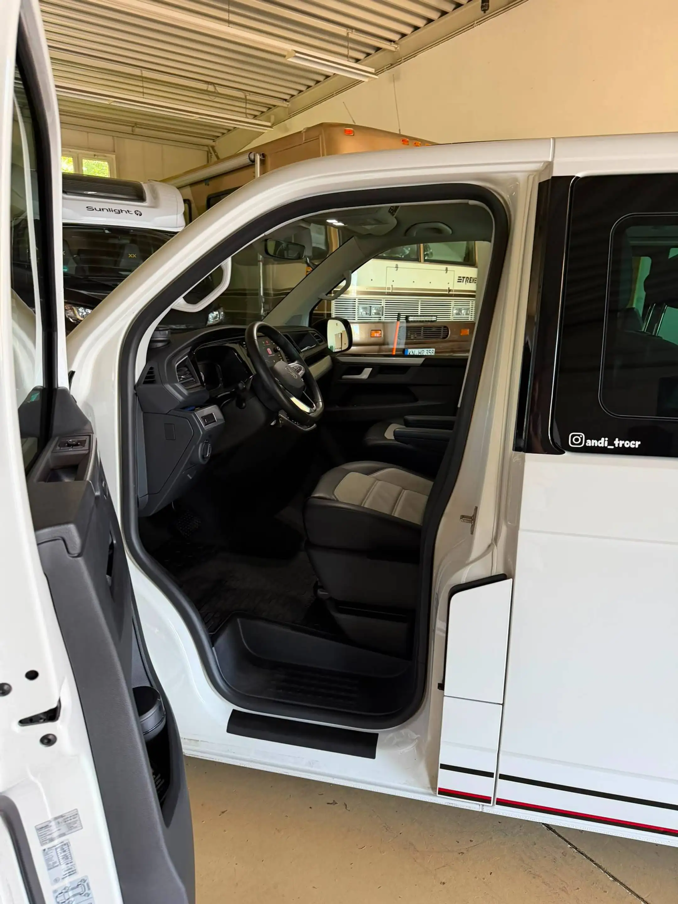 Volkswagen T6.1 Multivan Multivan Edition 4MOTION — photo 15