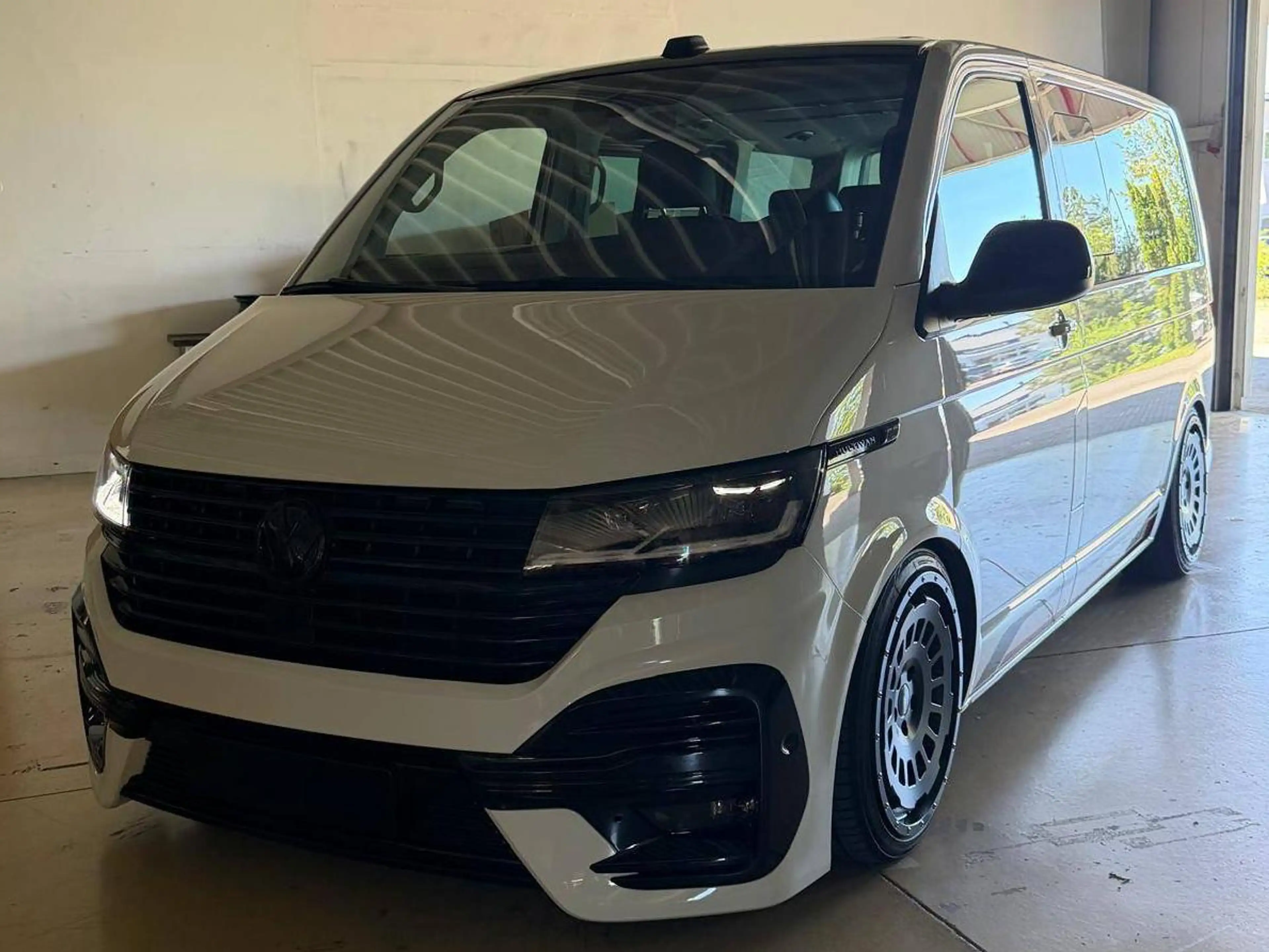 Volkswagen T6.1 Multivan Multivan Edition 4MOTION — photo 2