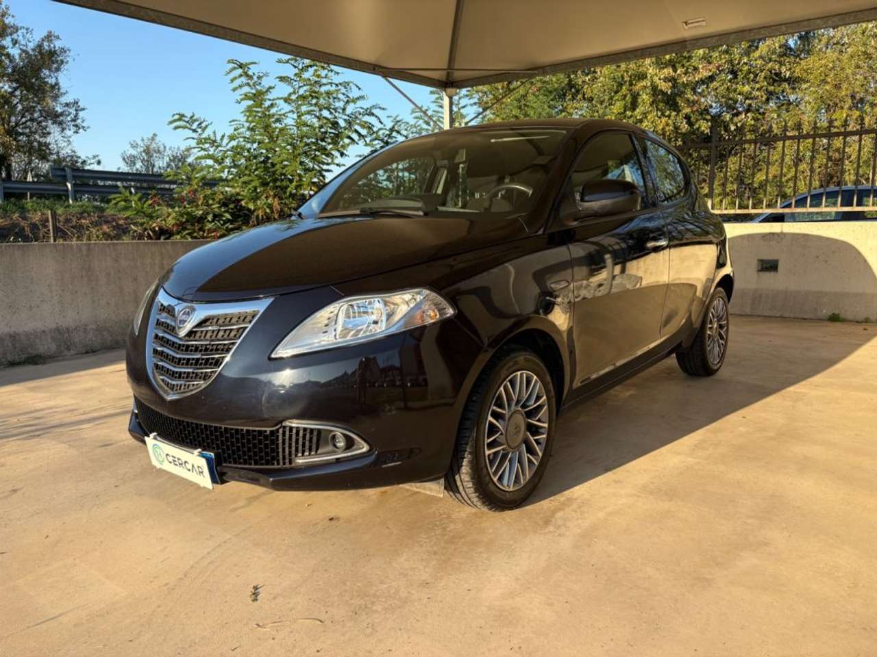 Lancia Ypsilon 1.2 69 CV 5 porte Silver OK NEOPATENTATI