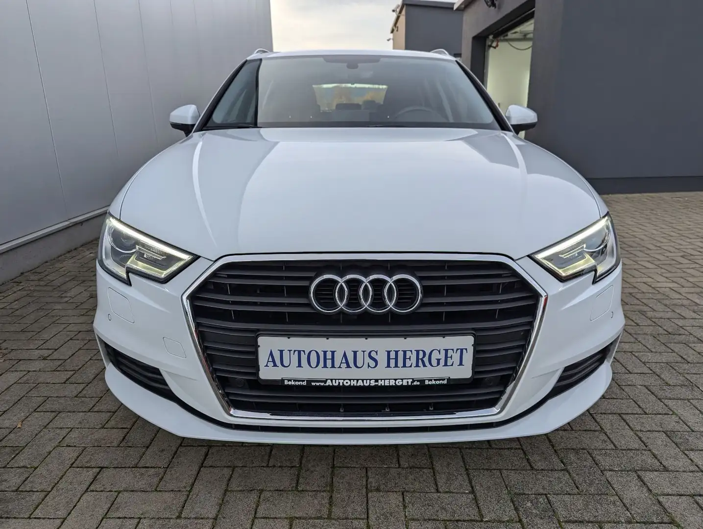 Audi A3 Sportback 1.5 TFSI S-Tronic Weiß - 2