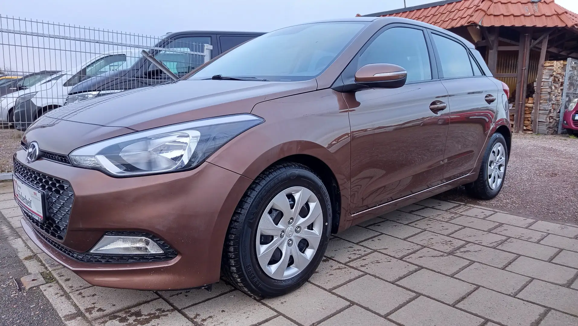 Hyundai i20 i20 blue 1.2 Klima,PDC,nur 33 tkm Braun - 2