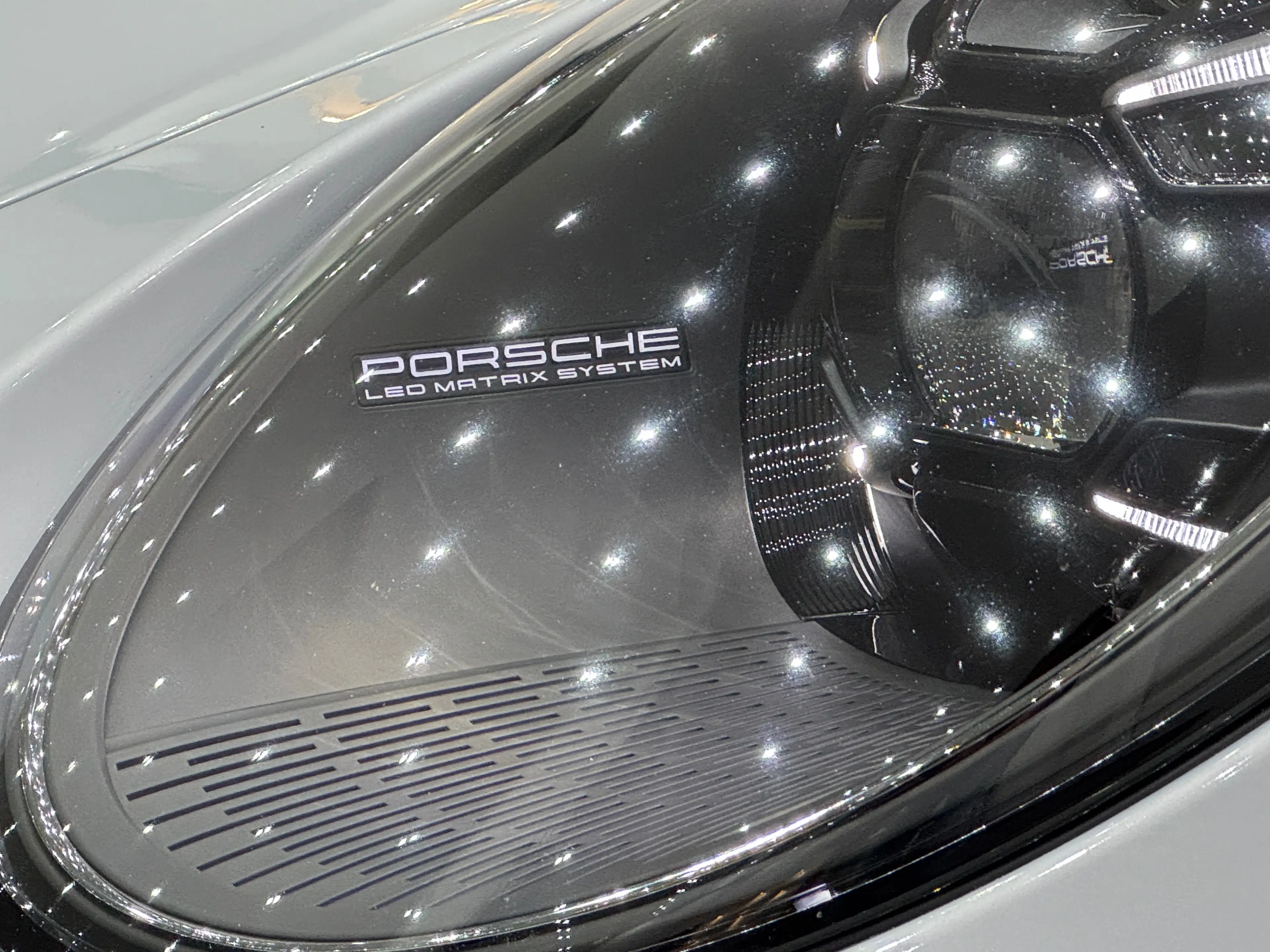 Porsche 992 Carrera 4 GTS*PorscheApproved*Matrix*RaceTex*Carbon* — photo 10