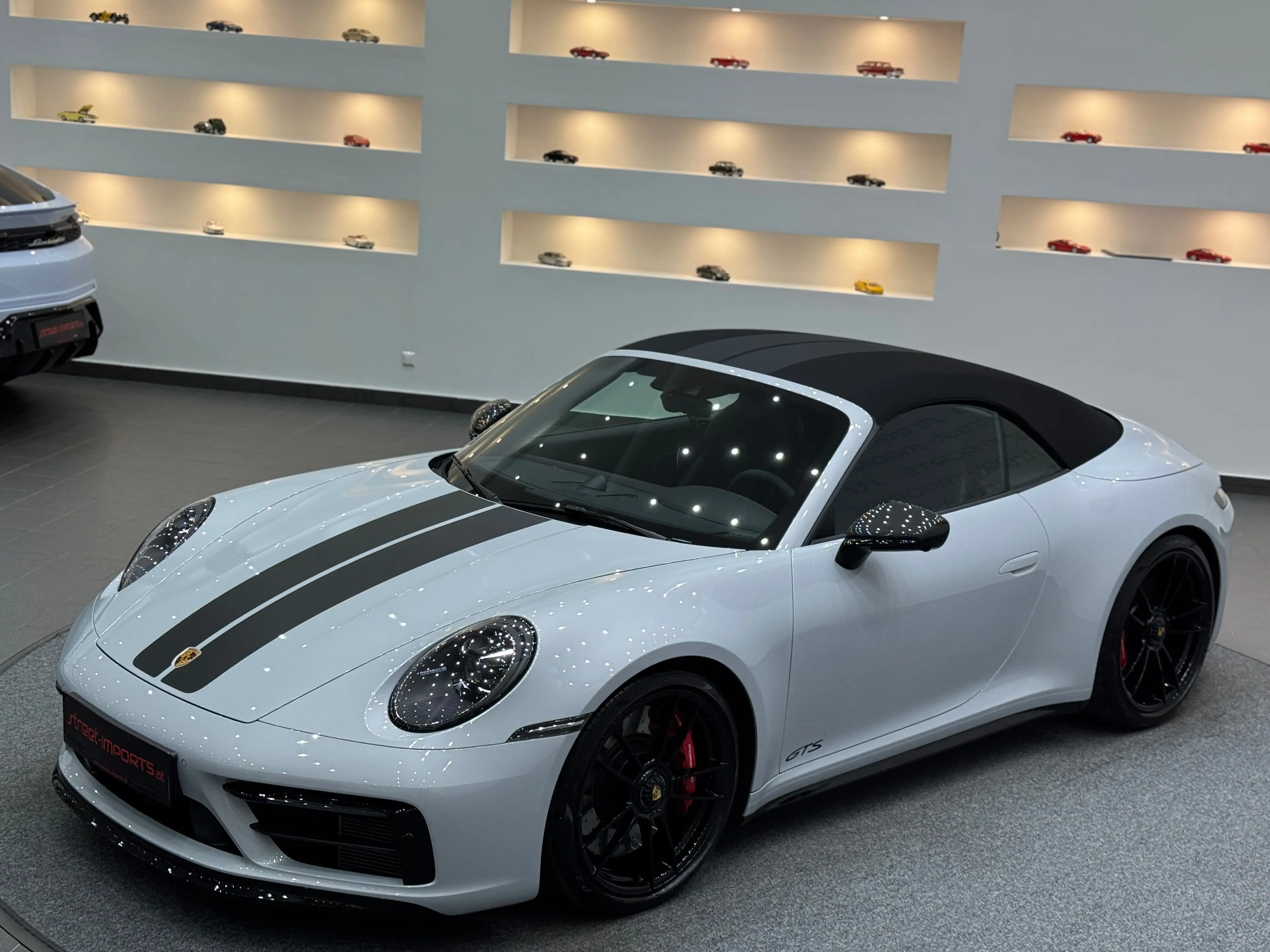 Porsche 992 Carrera 4 GTS*PorscheApproved*Matrix*RaceTex*Carbon* — photo 8