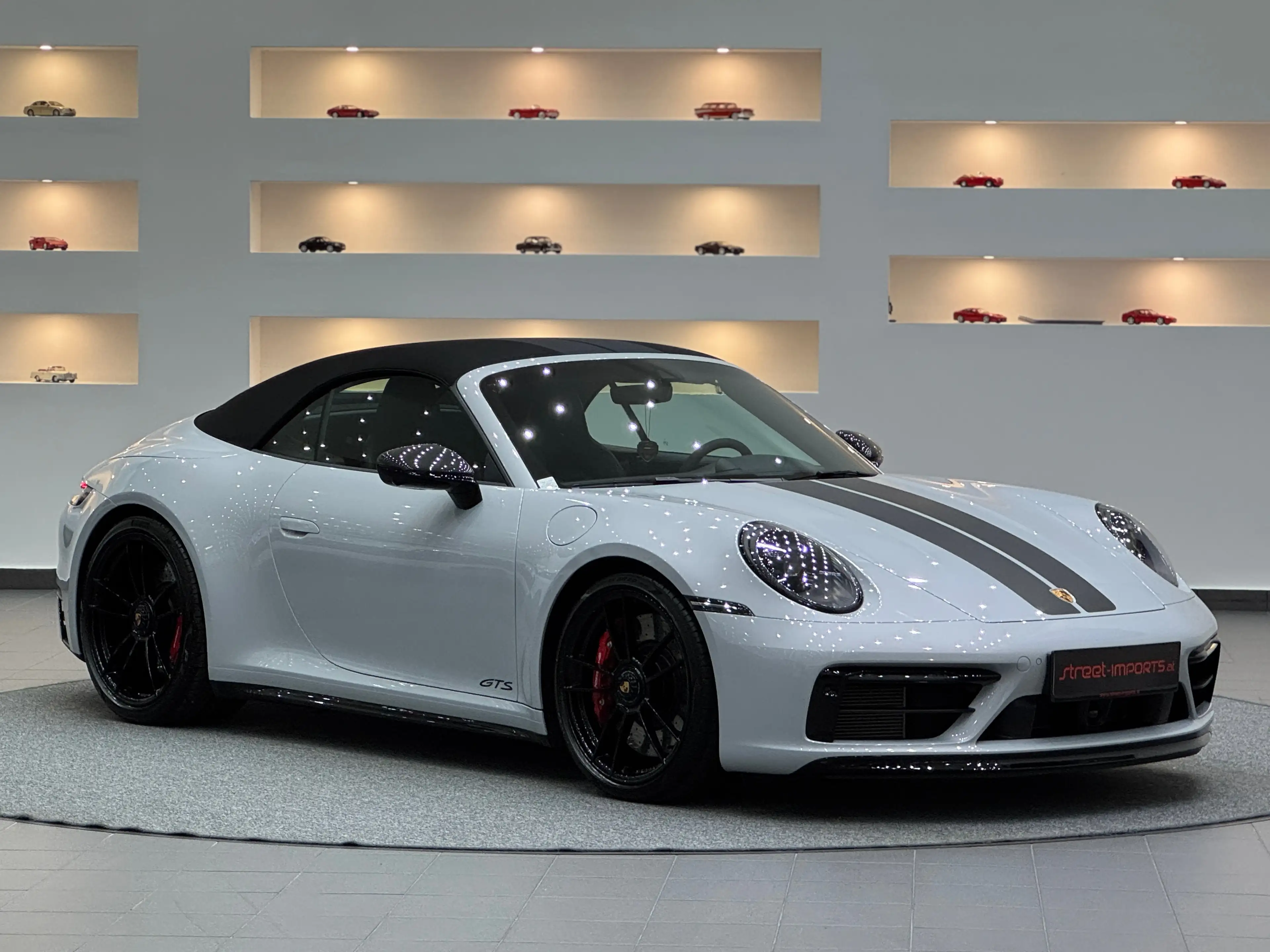 Porsche 992 Carrera 4 GTS*PorscheApproved*Matrix*RaceTex*Carbon* — photo 6