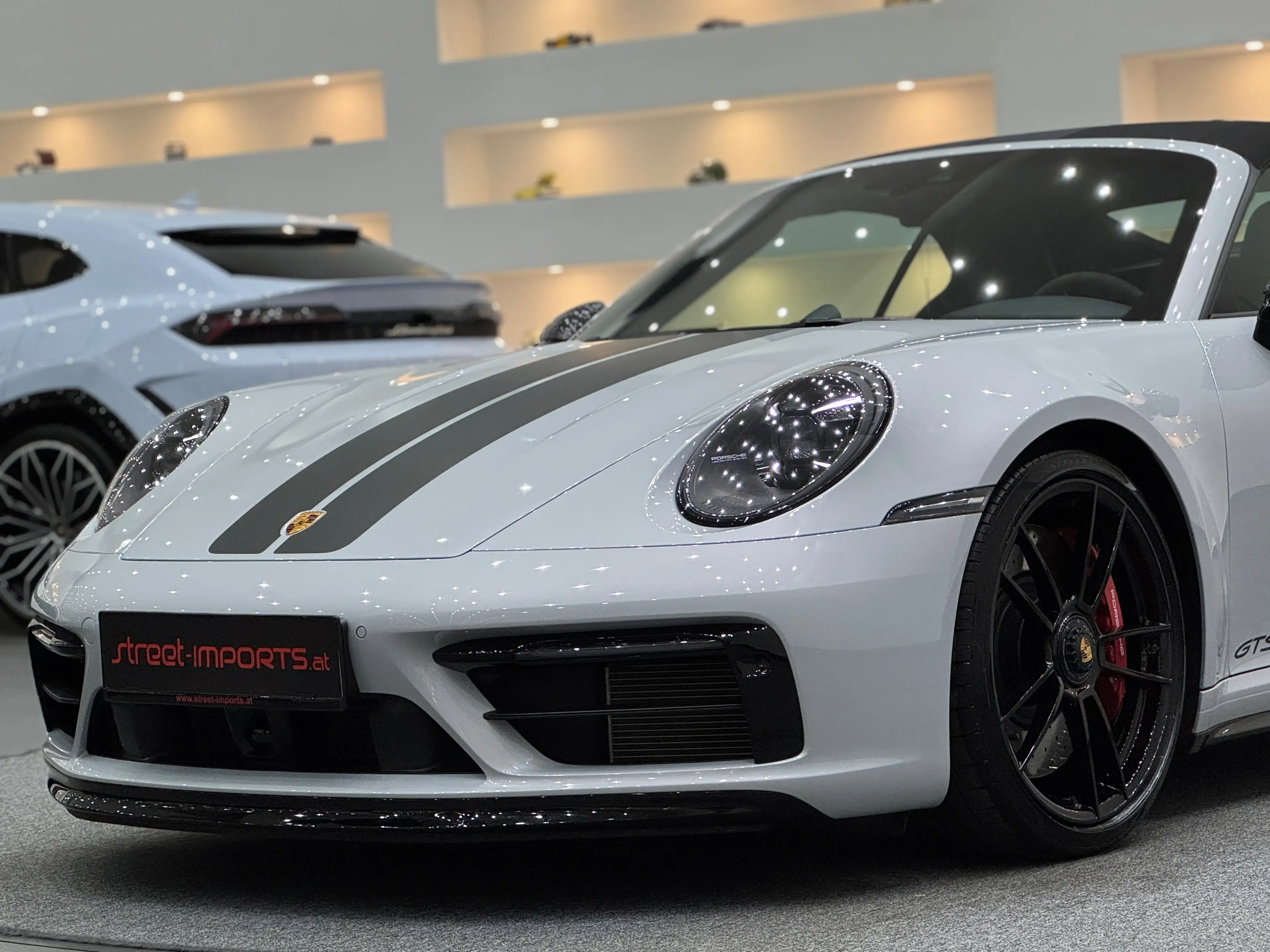 Porsche 992 Carrera 4 GTS*PorscheApproved*Matrix*RaceTex*Carbon* — photo 7
